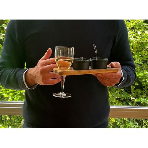 Planche apéro individuelle en acacia avec support verre personnalisable