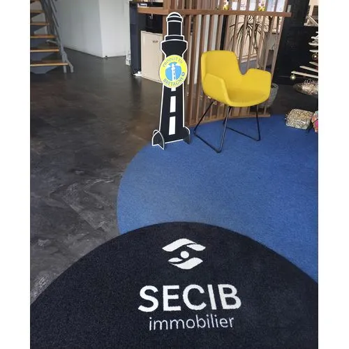 Tapis logo demi-lune