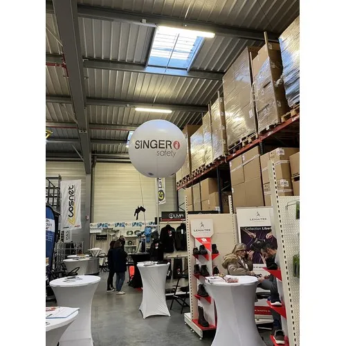 Ballon Publicitaire Géant sur Mât 6m – Visibilité Maximale en Salon