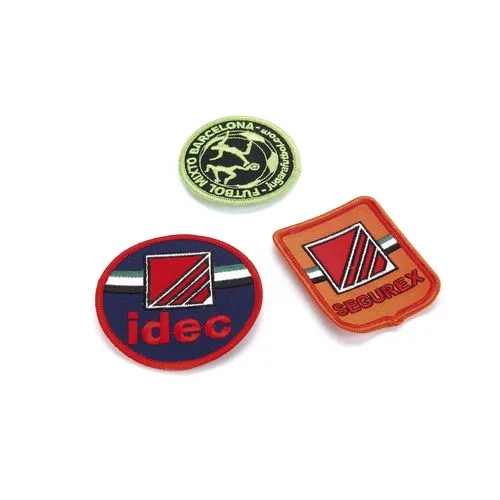 Écussons brodés personnalisés - Forme et taille sur mesure