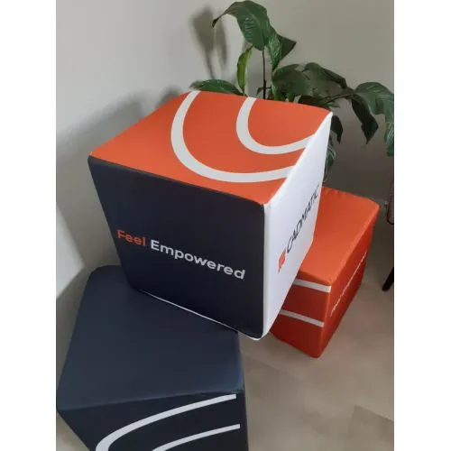 Cube Événementiel Personnalisé - Pouf Publicitaire 40x40 ou 50x50 cm