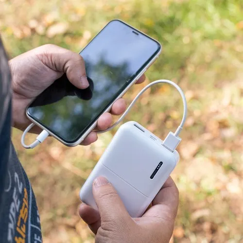 BATTERIE DE SECOURS EN PLASTIQUE RECYCLÉ ULTRA COMPACTE - 10 000 MAH - BLANC