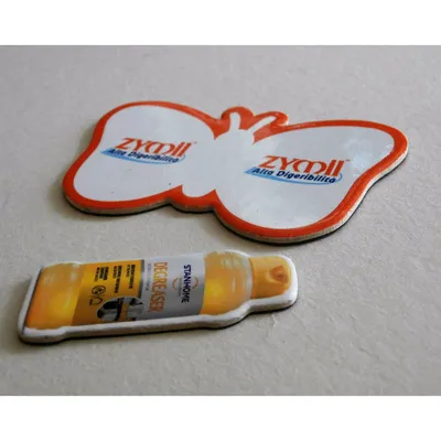 Magnets publicitaires personnalisés avec support carton renforcé