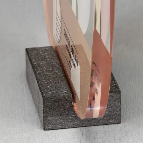 Trophée Plexiglass Écologique et MDF Personnalisable par Sérigraphie