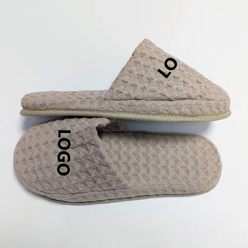 Chaussons Nid d'Abeille Brodés - Luxe & Confort Personnalisé