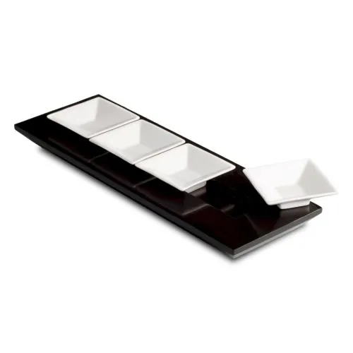 Plateau avec 4 petits plats à sauce