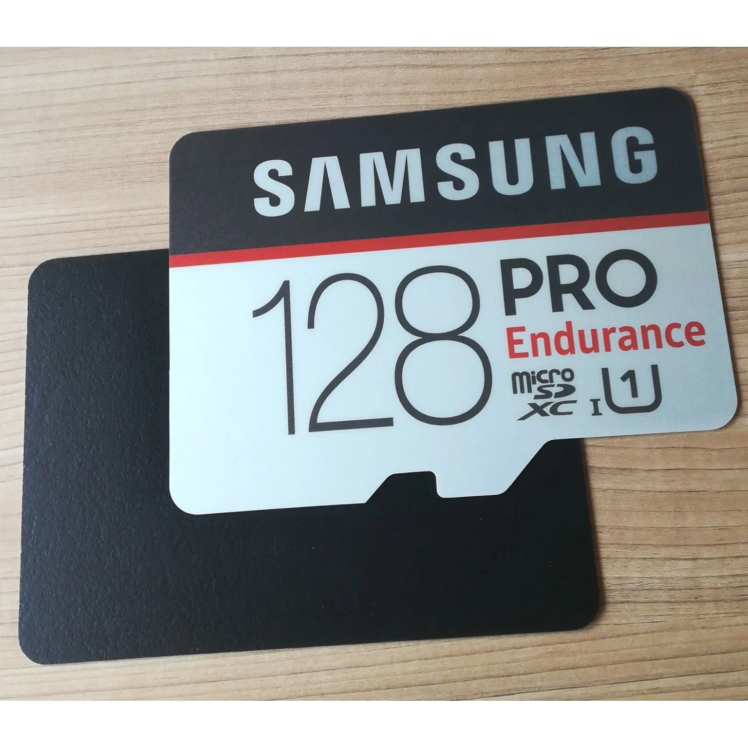 Tapis de souris personnalisable - Collé et découpé sur mesure