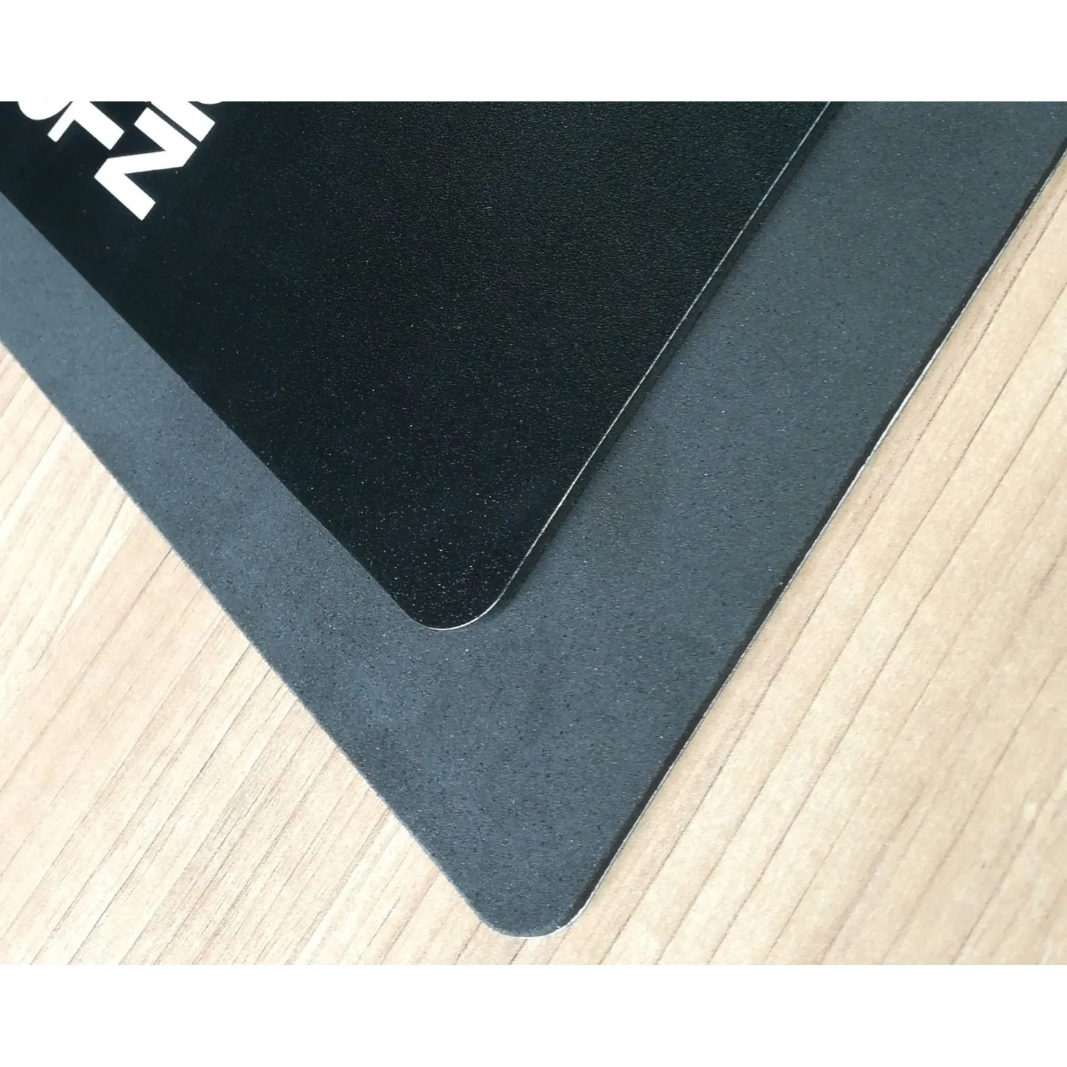 Tapis de souris personnalisable - Collé et découpé sur mesure