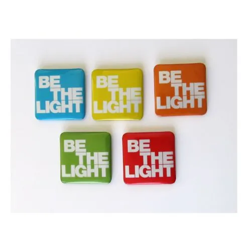 Badges Personnalisés Professionnels - Épingle, Magnet ou Décapsuleur