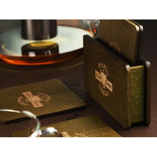 Boîte en bois avec 4 sous-verres