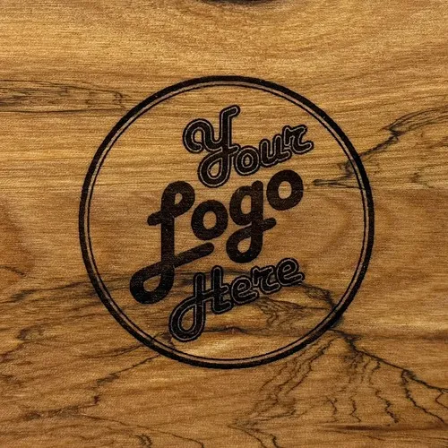 Planche à découper rectangulaire en hévéa 35x22 cm personnalisable