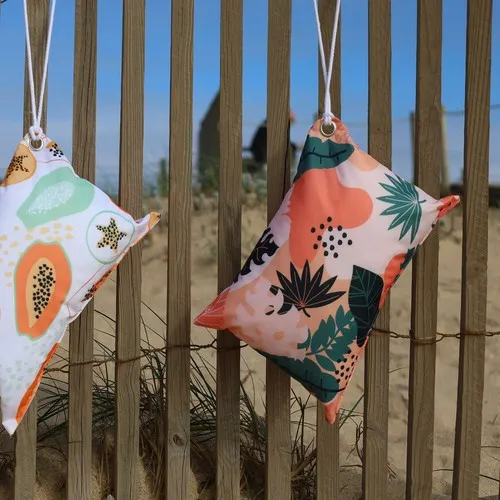 COUSSIN DE PLAGE IMPERMÉABLE PERSONNALISABLE