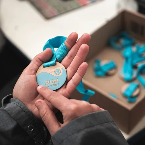 Médaille Bois Personnalisée Éco-Responsable avec Carte - Made in France