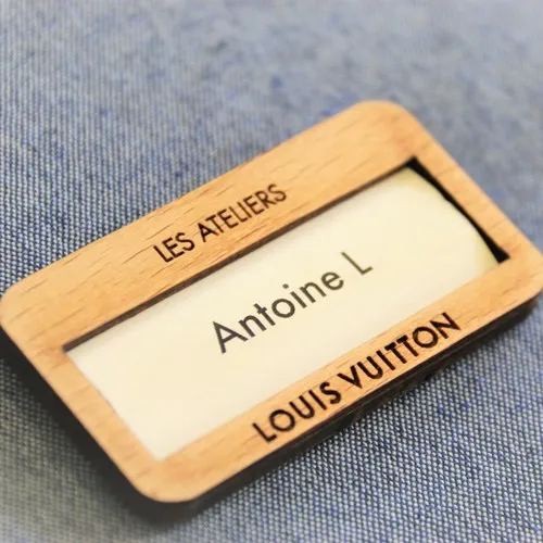 Badge nominatif en bois personnalisable - Fabrication française ESAT
