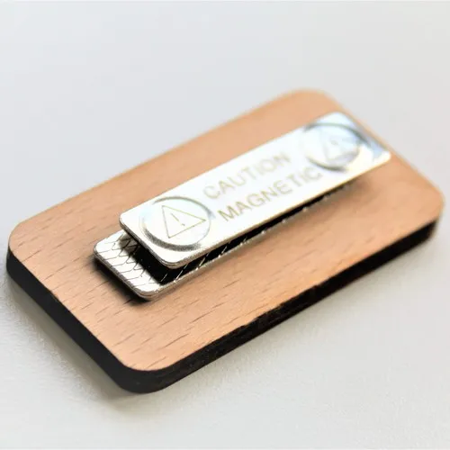Badge nominatif en bois personnalisable - Fabrication française ESAT