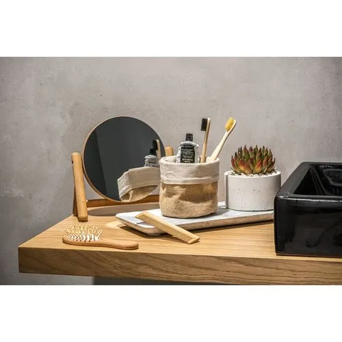 DELANY. Brosse à dents avec corps en bambou et dents en nylon