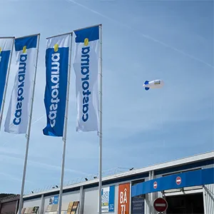 Grand dirigeable gonflable en extérieur et intérieur.