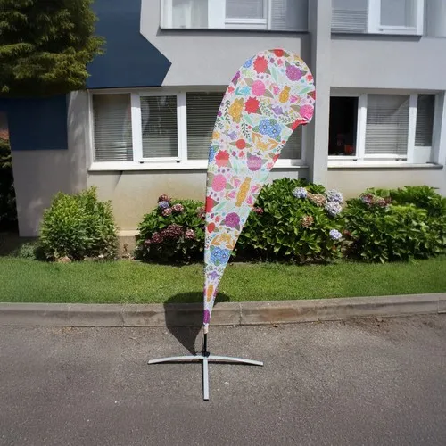 DRAPEAU PENTHO FORME GOUTTE SANS STRUCTURE PERSONNALISABLE