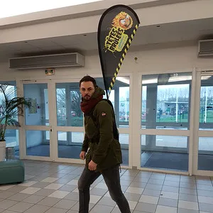 Offre de marketing de rue drapeau sac à dos.