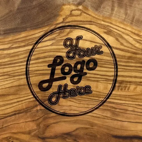 Planche à servir ovale en olivier avec rigole - Personnalisable