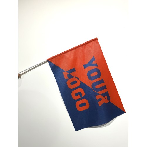 Drapeaux personnalisés avec hampe - Impression sur mesure pour entreprises