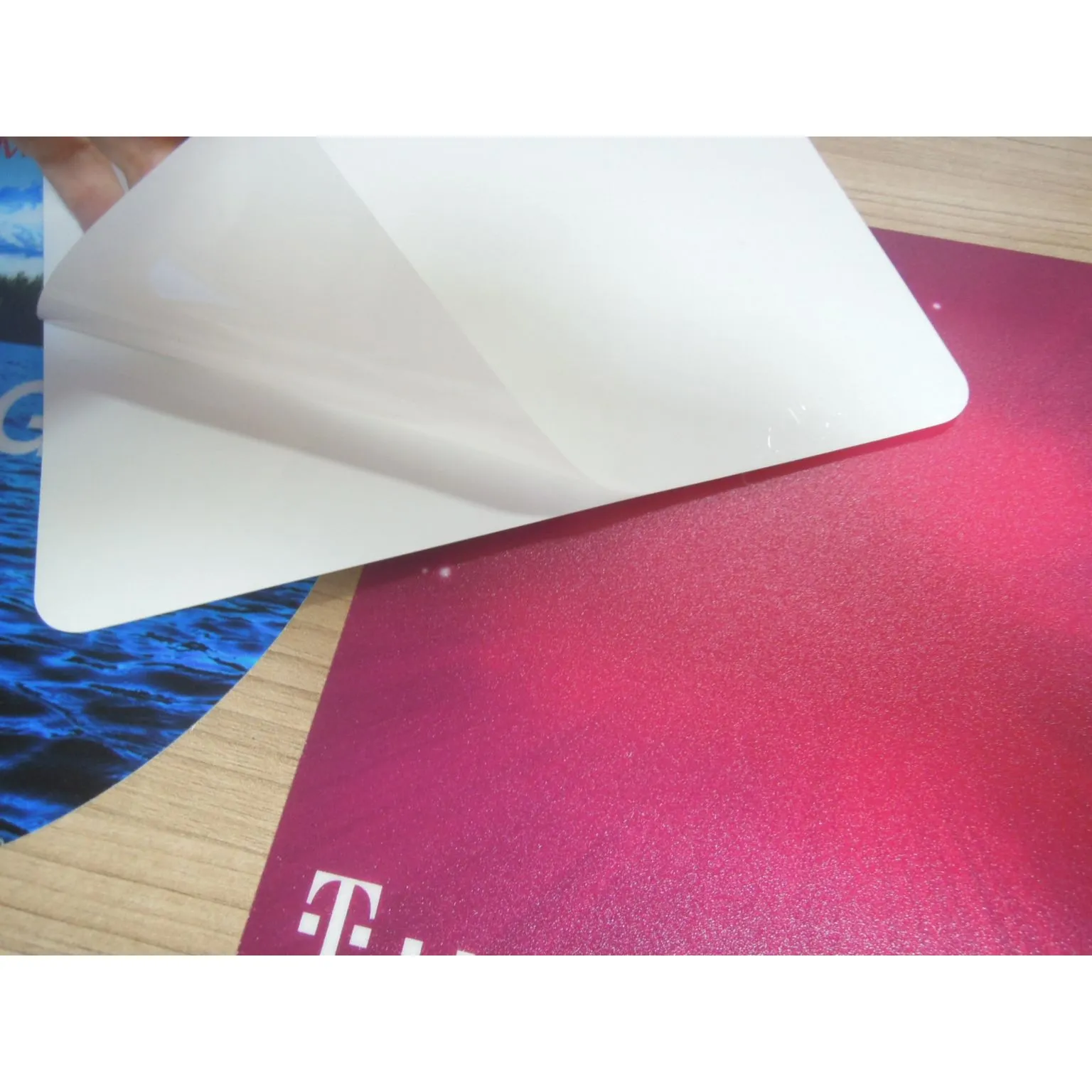 Tapis de souris ultra-fin adhésif repositionnable - Format personnalisable