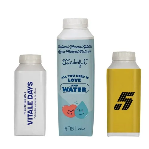 Eau en carton personnalisée Tetra Top. Bouchon blanc. Étiquette adhésive 2 XL. Quadri