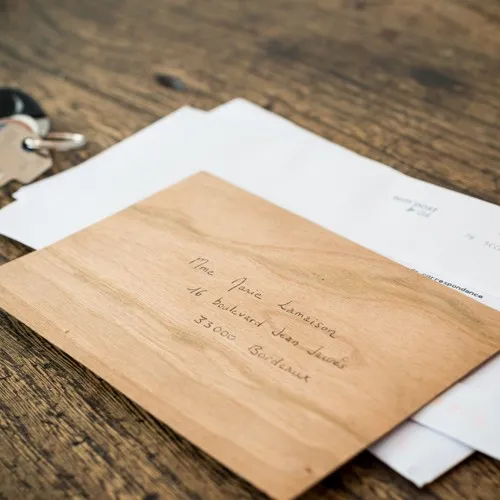 Enveloppe en bois retangulaire imprimée