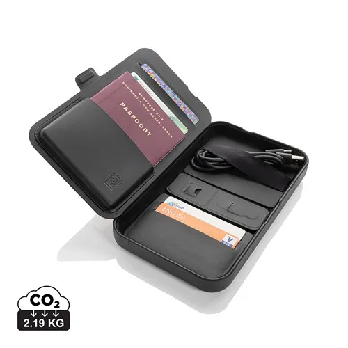 Étui de voyage avec chargeur 3 en 1 en PU RCS Swiss Peak