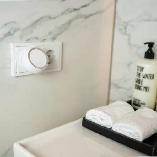 MAGnetic Wallcharger