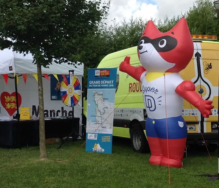 Personnage gonflable publicitaire sur mesure géant