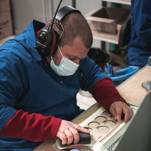 Médaille en bois gravée sans carte