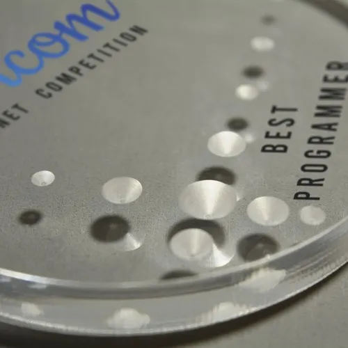 Médaille ronde CARVED en plexiglass personnalisable