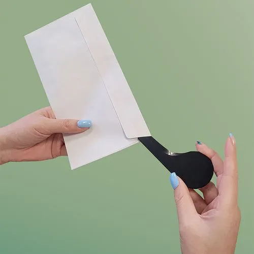 OUVRE-LETTRE EN MATIERE RECYLCEE