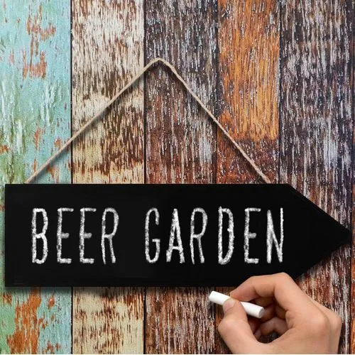 Panneau fléché en tableau noir