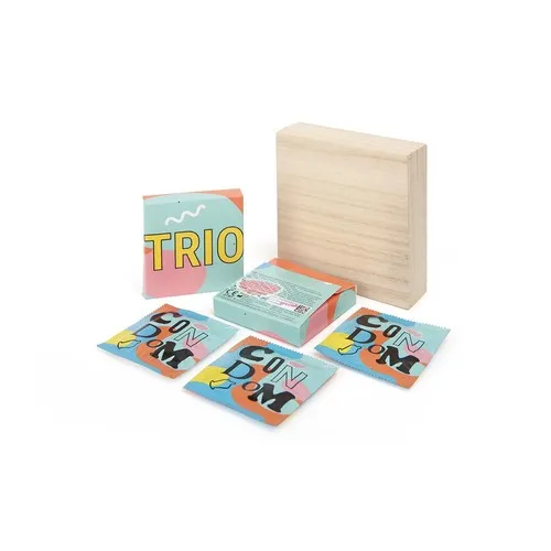 Pochette personnalisée 64TRIO contenant 3 préservatifs Pasante imprimés