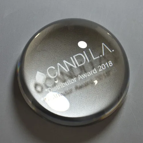 Presse-papiers demie-sphère en verre personnalisable