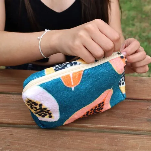 SERVIETTE PERSONNALISABLE NÉCESSAIRE NÉCESSAIRE