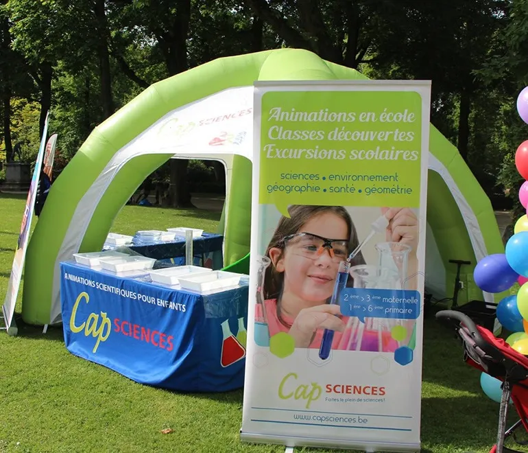 Tente publicitaire gonflable à soufflerie continue