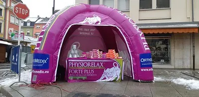 Conception de tente gonflable comme abri.