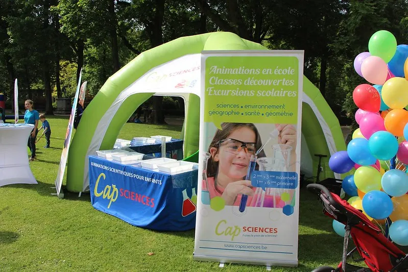 Conception de tente gonflable comme abri.