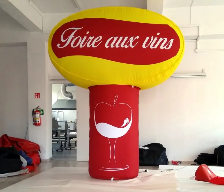 Totem gonflable publicitaire personnalisé autoventilé