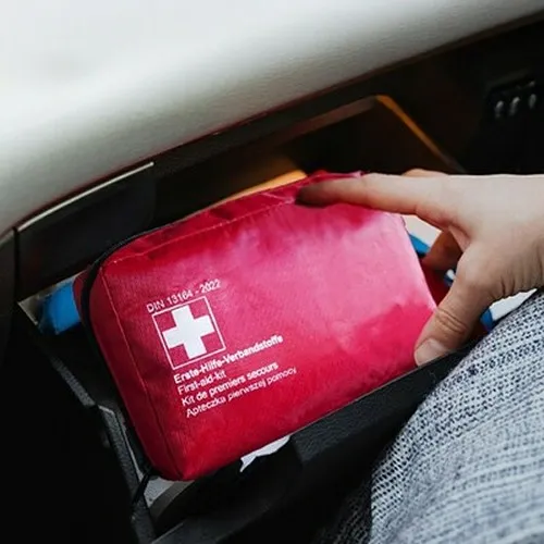 Trousse de premiers secours pour voiture dans une housse, 30 pièces | Gemma